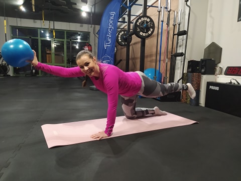 Ewelina Szelest Zdrowy kręgosłup zajęcia fitness online na Tarchominie 
